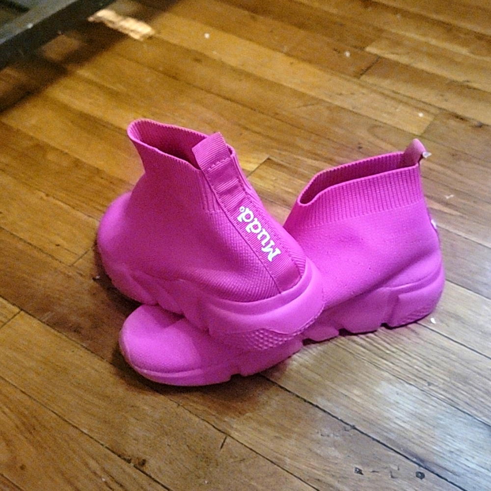 WOMEN'S MUDD BOBBI  FASHION SLIP ON SNEAKERSMudd color pink 💗 new size 8.5 💕